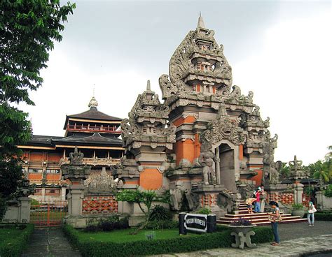 Taman Mini Indonesia Indah(TMII) di Jakarta: Museum" untuk pameran ...