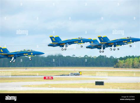 PENSACOLA , FL - SEPTEMBER 18: U.S. Navy Blue Angels fly in formation ...