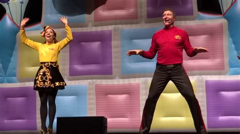 The Wiggles Do The Propeller live Ottawa ON Canada Oct 4th 2018 - YouTube