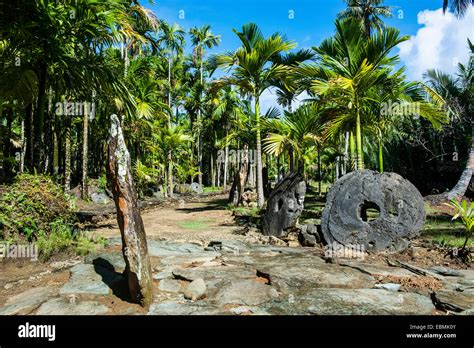 Stone money currency yap island hi-res stock photography and images - Alamy