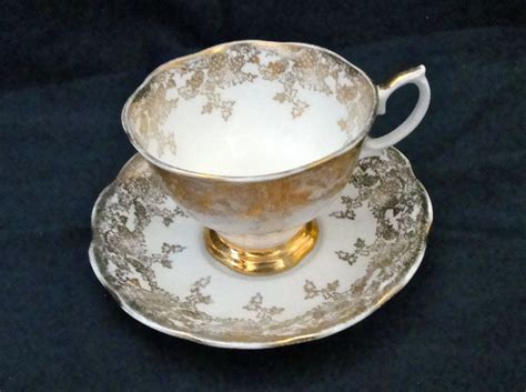 Beautiful VINTAGE Royal Albert Gold Lace pattern Tea CUP and Saucer ...