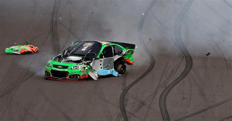 Danica Patrick suffers hard crash at Phoenix