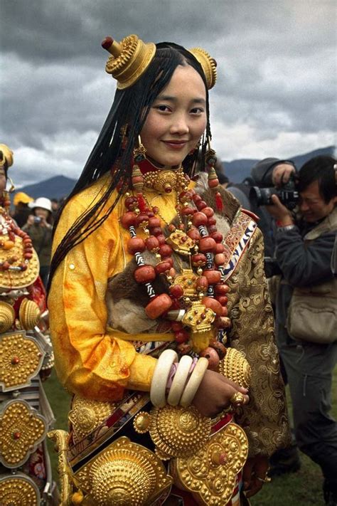 Tibetan Woman We Are The World, People Around The World, Around The ...