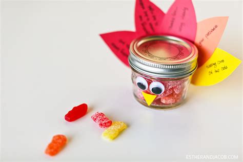 Thanksgiving Crafts: DIY Mason Jar Turkey | Gratitude Week 11