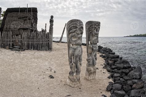 Hawaii Tiki wooden statue 20177207 Stock Photo at Vecteezy