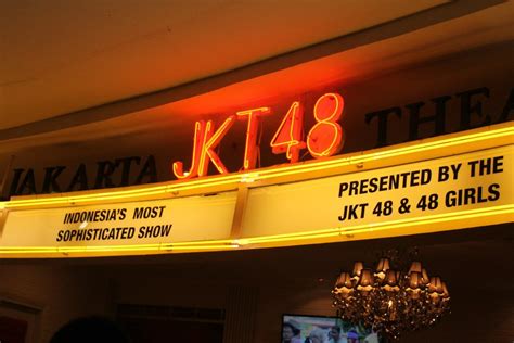 ナオミ愛日本: Theater JKT 48