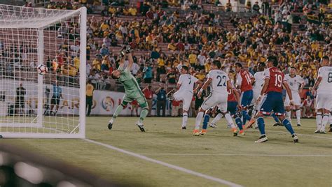 Framed #10 | Colombia v Paraguay - SoccerBible