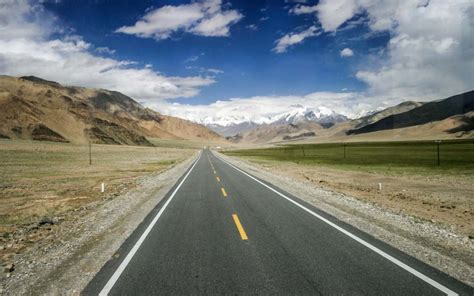 A Guide on Karakoram Highway - The 8th Wonder of the World | Zameen Blog