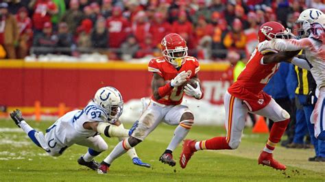 WATCH: Tyreek Hill shows off speed with 36-yard touchdown