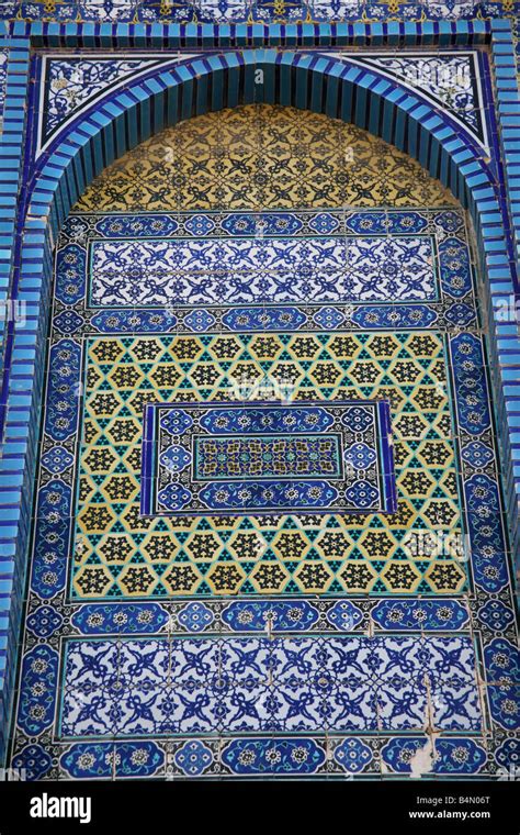 Closeup of the mosaic exterior of the Dome of the Rock on Temple Mount ...