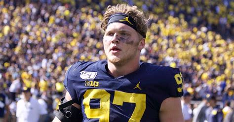 Michigan DE Aidan Hutchinson has leg fracture, will have surgery