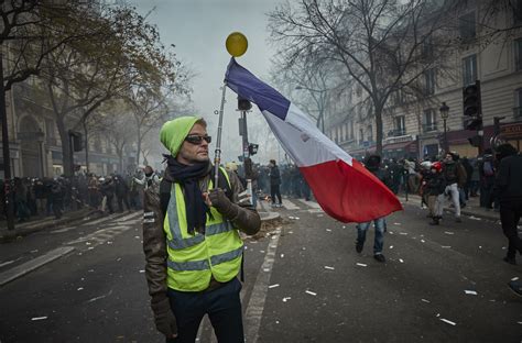 In photos: Unions shut Paris down during nationwide strikes - The Globe ...