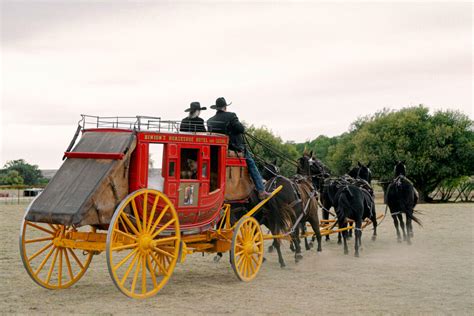 Janie-Johnson-Jake-Finlay-Wedding-Horse-Ride-Carriage