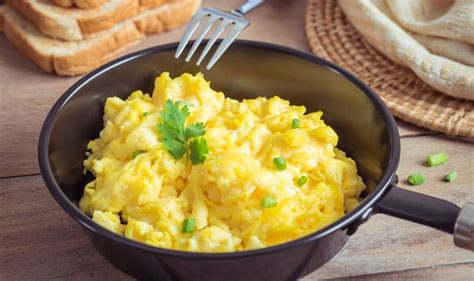 How to make Jamie Oliver's quick and 'special' scrambled eggs - recipe | Express.co.uk