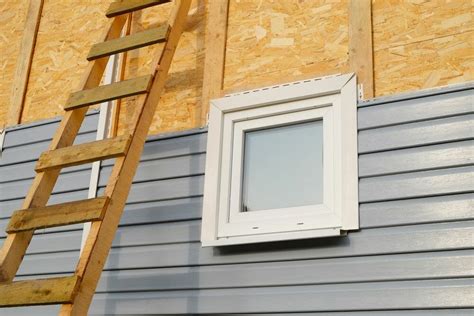 How to install Vinyl Siding Around Windows - detailed instructions | J ...