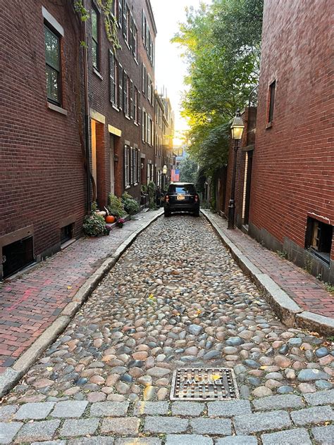 Guide to Acorn Street at Beacon Hill (Boston, MA) [2022] - UponArriving