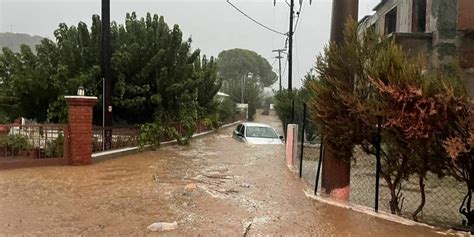 Traffic ban on Skiathos due to floods; tourists trapped at airport