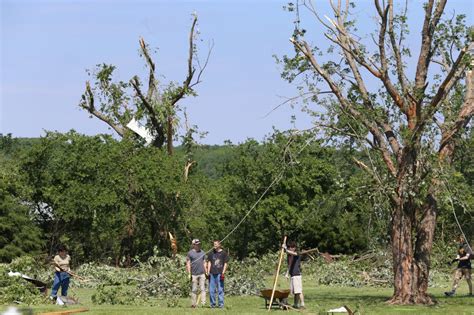 Governor views 30-plus miles of Kansas tornado damage | News, Sports ...