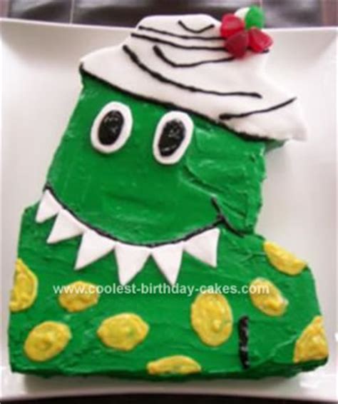 Cool Homemade Dorothy Dinosaur Cake