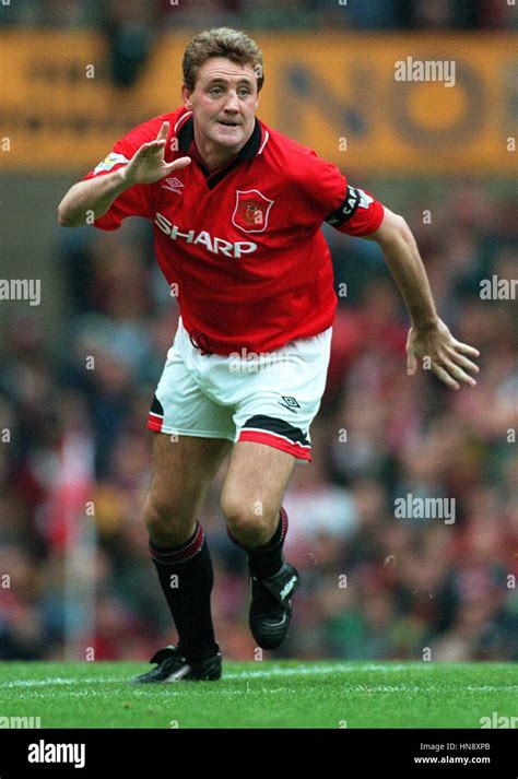 STEVE BRUCE MANCHESTER UNITED FC 04 October 1994 Stock Photo - Alamy