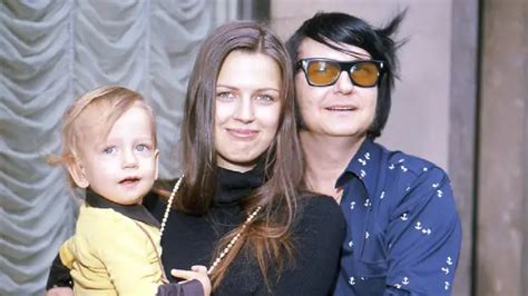 Roy Orbison - Income, Family, Height & Professional Achievements ...