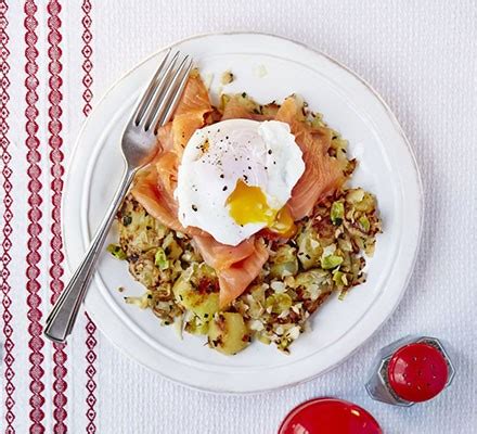 Poached eggs with smoked salmon and bubble & squeak recipe | BBC Good Food