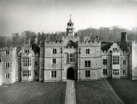 A rotten family, but they had a room for every day of the year: INHERITANCE: THE STORY OF KNOLE ...