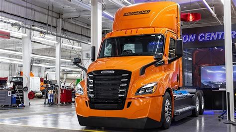 Schneider adding nearly 100 electric trucks to SoCal intermodal fleet ...