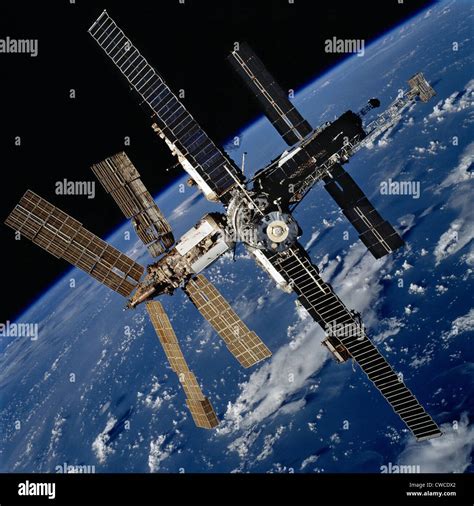 Russian mir space station hi-res stock photography and images - Alamy