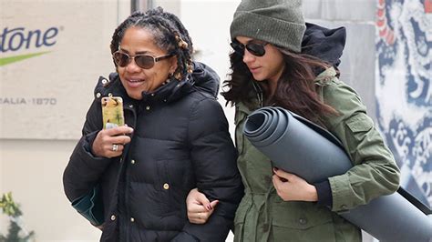 Meghan Markle And Her Mom Go To Yoga Class Together (PHOTO GALLERY)