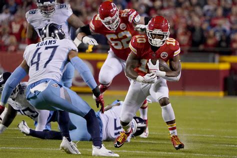 Chiefs RB Pacheco, a 7th-rounder, making most of his chances