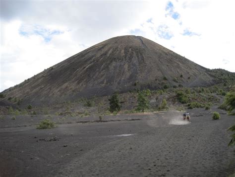 Trazee Travel | Parícutin Volcano and San Juan Parangaricutiro - Trazee Travel