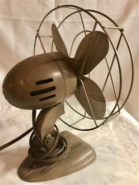 Vintage 1930's Mocha Brown Electric Metal Desk/Table Fan