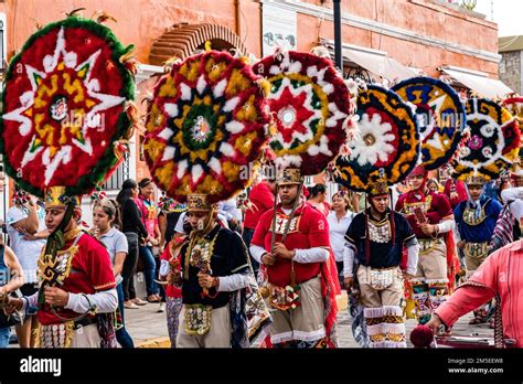 Festival guelaguetza danza hi-res stock photography and images - Alamy