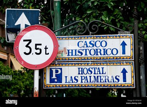 Spanish road signs hi-res stock photography and images - Alamy