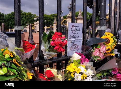 Queen Elizabeth II death: Floral tributes and messages outside ...