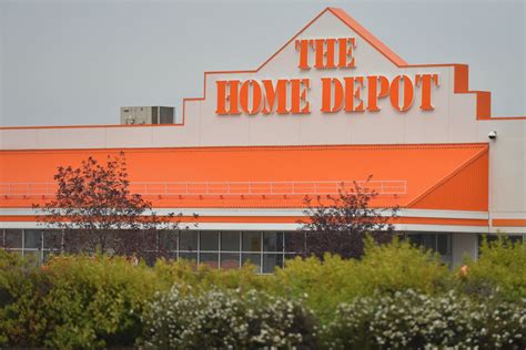 Home Depot vs. Lowe’s: Which Is A Better Bet In The Current Environment?