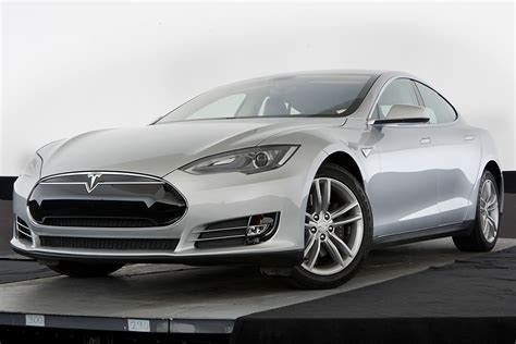 Tesla S85 on Behance