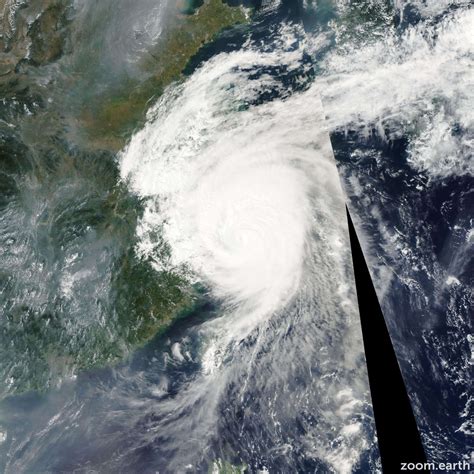 Typhoon Khanun 2005 | Zoom Earth