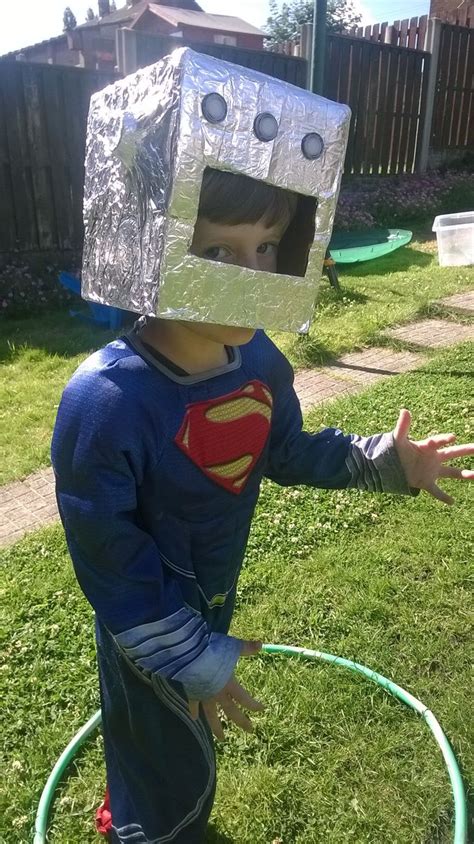 DIY robot helmet (cardboard box and tin foil) | Diy toddler toys, Homemade robot, Diy robot