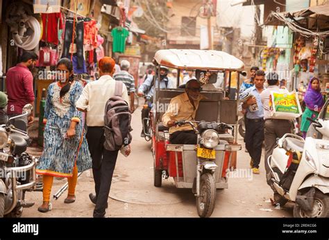 Street scene at Main Bazar Pahar Ganj, New Delhi, India Stock Photo - Alamy