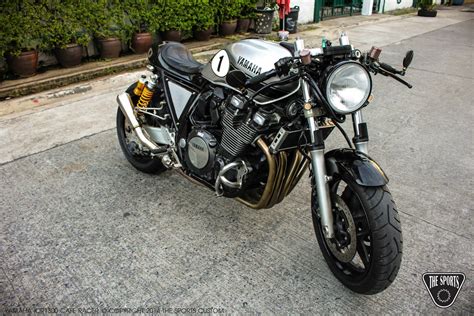 Hell Kustom : Yamaha XJR1300 By The Sports Custom