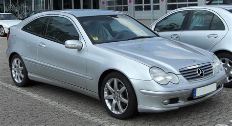 File:Mercedes C 220 CDI Sportcoupé (CL203) front 20100704.jpg ...