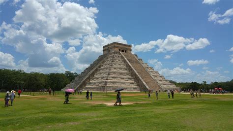 Chichen Itza Mayan pyramid ruins : Yucatan Mexico | Visions of Travel