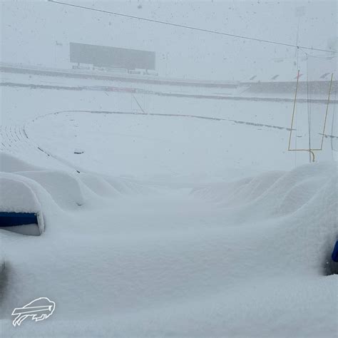 Massive storm moves into Buffalo, western NY, several feet of snow ...