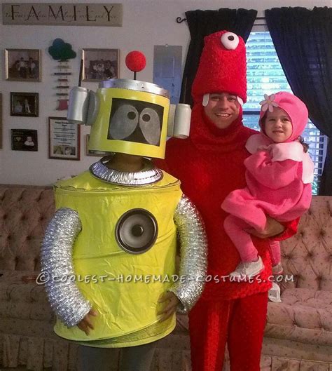 Yo Gabba Gabba Family Halloween Costume | Family halloween costumes, Family halloween, Baby ...