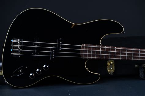 Fender Aerodyne Jazz Bass – Black – GuitarPoint