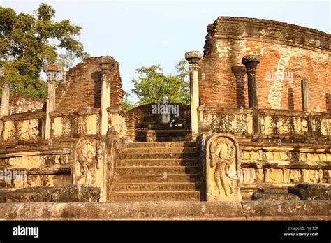 Buddha statue in Polonnaruwa, Sri Lanka Stock Photo - Alamy