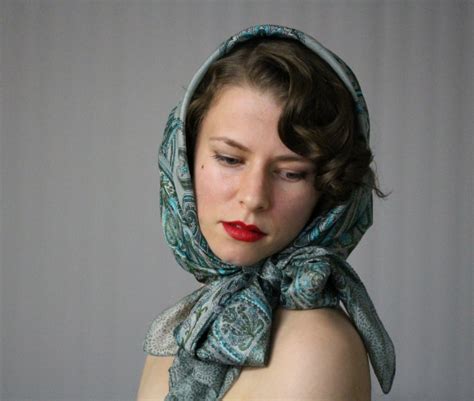 ChatterBlossom: Thursday Thrill – Vintage Hooded Scarf Tutorial