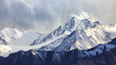 Groep wandelaars vermist in het Himalayagebergte - LINDA.nl